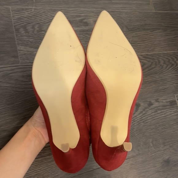 【SOLD】Red Suede pump with straps size 38 - Picture 4 of 5